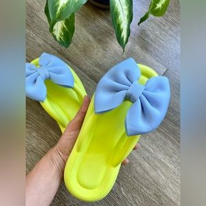 NEW Bow flip flops